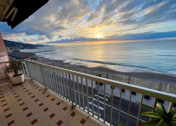 Waterfront Close Casino Lejlighed Menton